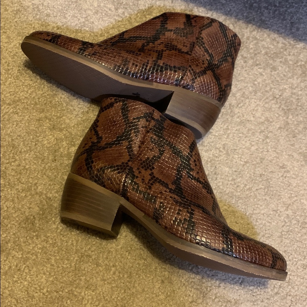 Clarks Brown Snakeskin Ankle Boots - Picture 4 of 6